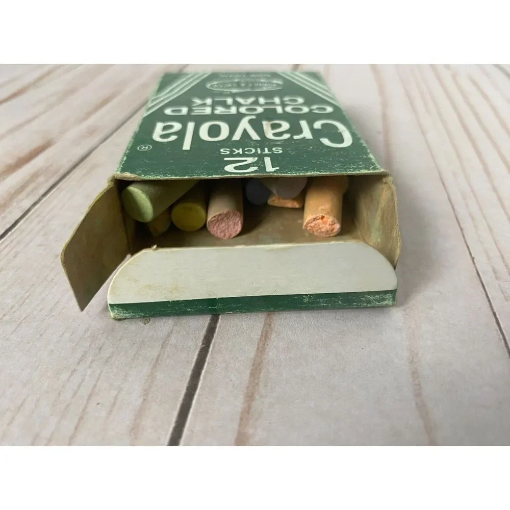 Vintage No. 816 Crayola Binney & Smith‎ Colored Chalk in Green Box